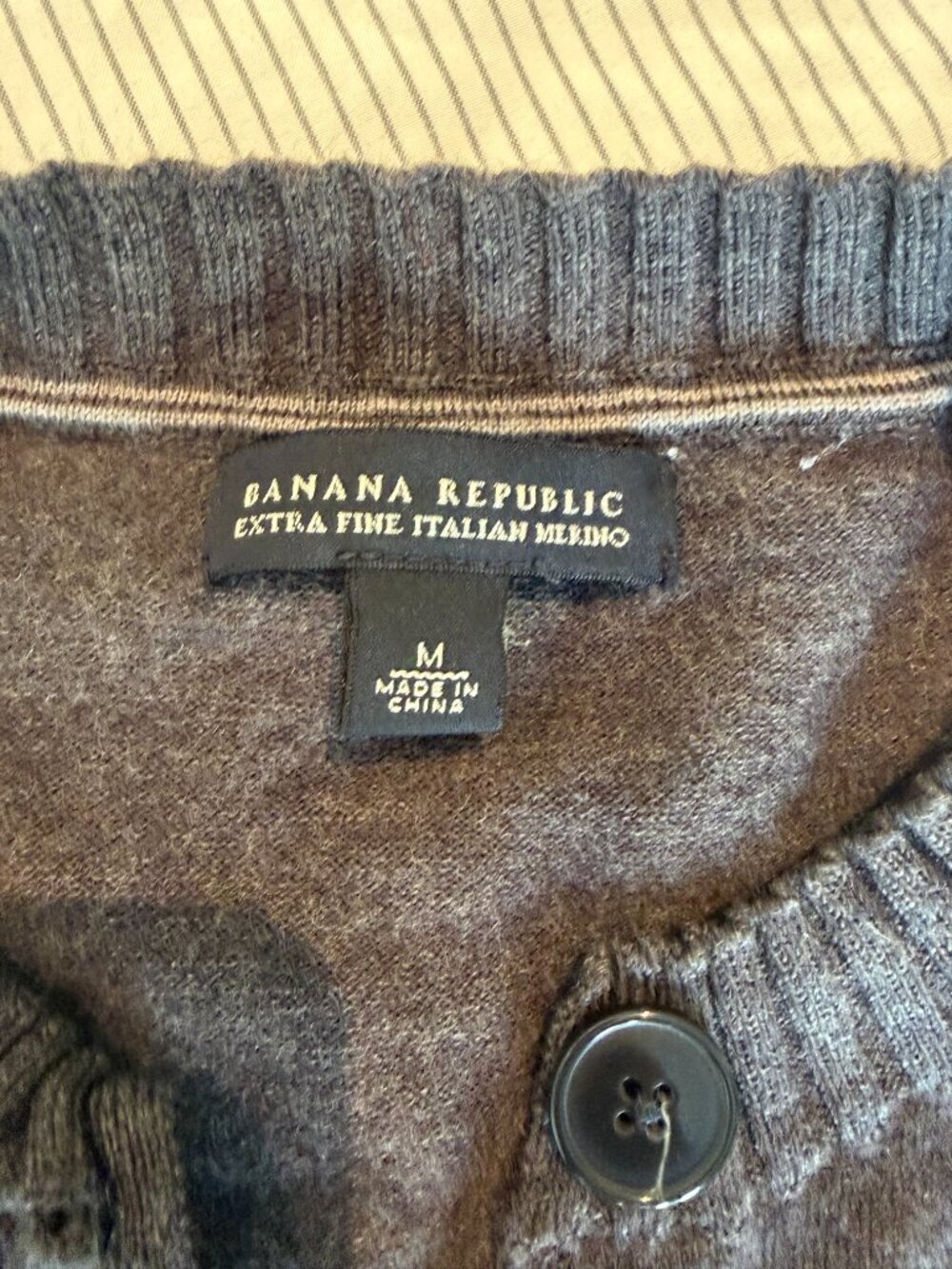Banana Republic Merino Wool Charcoal Grey Cardigan - Picture 4 of 6